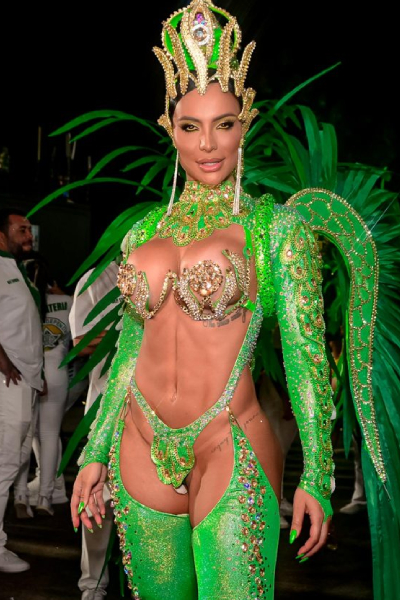 Aline Mineiro Aline Mineiro